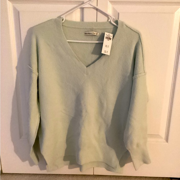Abercrombie & Fitch sweater (FINALPRICEDROP) - Picture 1 of 3